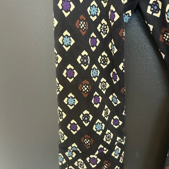 Diane von Furstenburg classic wrap dress silk size 4 worn once-  new condition - Picture 8 of 11
